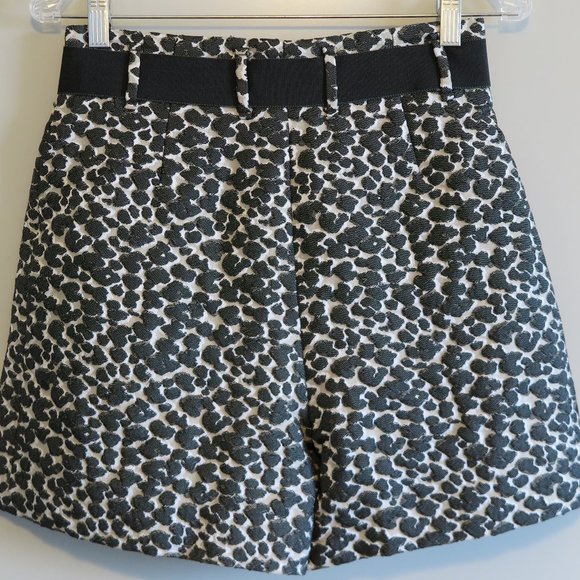 NWT Escada Sport Sepia Green Animal Print Jacquard Hi-Waist Belt Shorts Size 34 - Picture 4 of 9